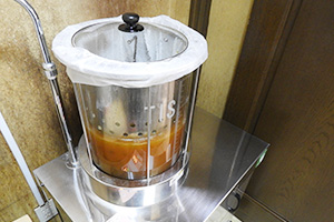 100℃で40分間、ぐつぐつと煎じます。